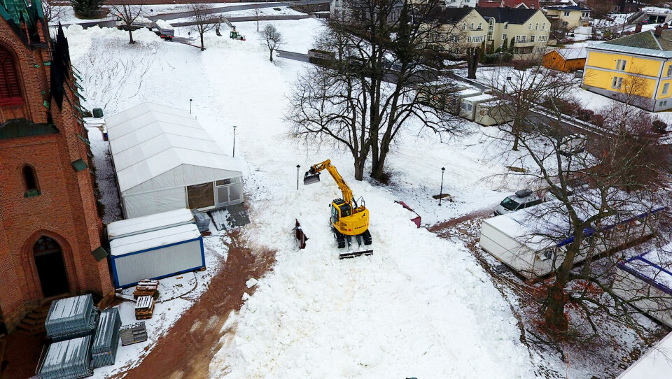 IKKE BESTEMT: Om denne snøen skal dumpes på Konnerud, Berskaug eller i elva blir bestemt denne uken.