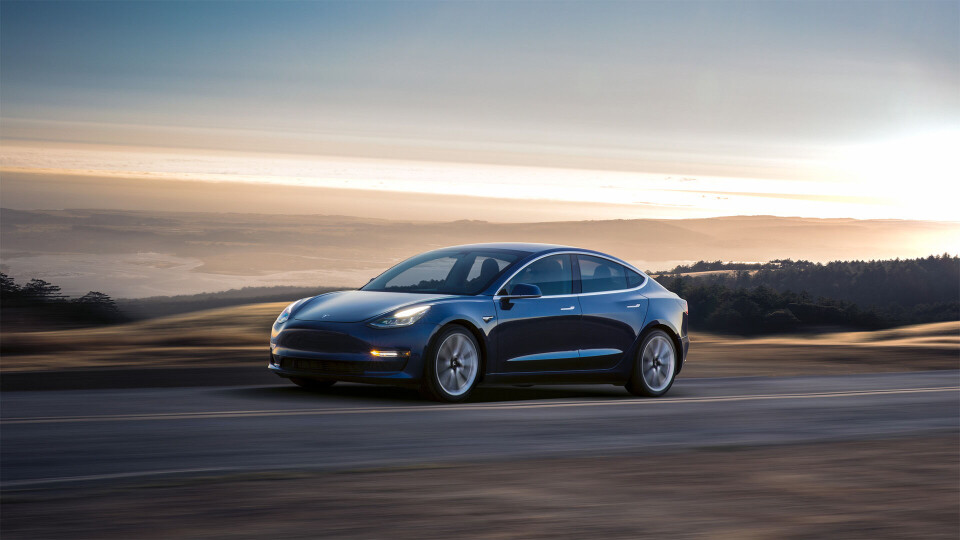 Teslas lenge etterlengtede Model 3 satte øyeblikkelig kraftige spor etter seg på registreringsstatistikken.