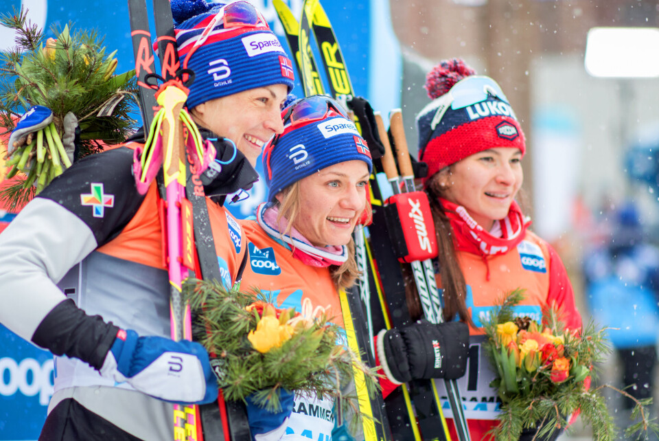 DOBBELT NORSK: Norsk 1. og 2. plass for kvinnene foran russiske Natalja Neprjajeva.