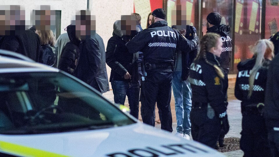 AMPERT: Flere titalls personer ble bortvist og en håndfull innbragt arresten fra Drammen sentrum i løpet av natten.
