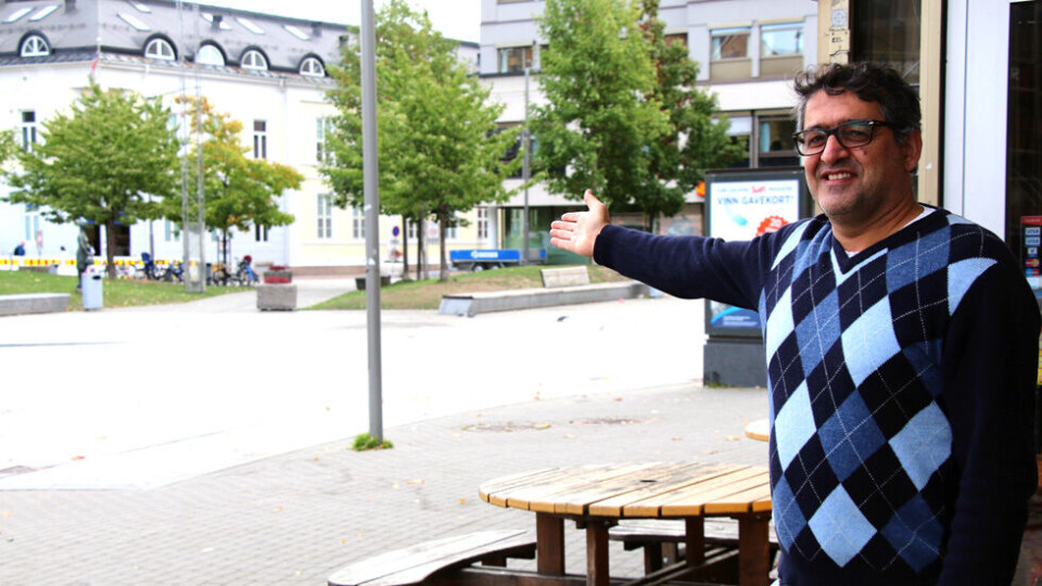TAKKER FOR SEG: Zaid og Rashid ser frem til å åpne dørene på andre siden av Strømsø torg. Her utenfor dagens lokaler i Globusgården.