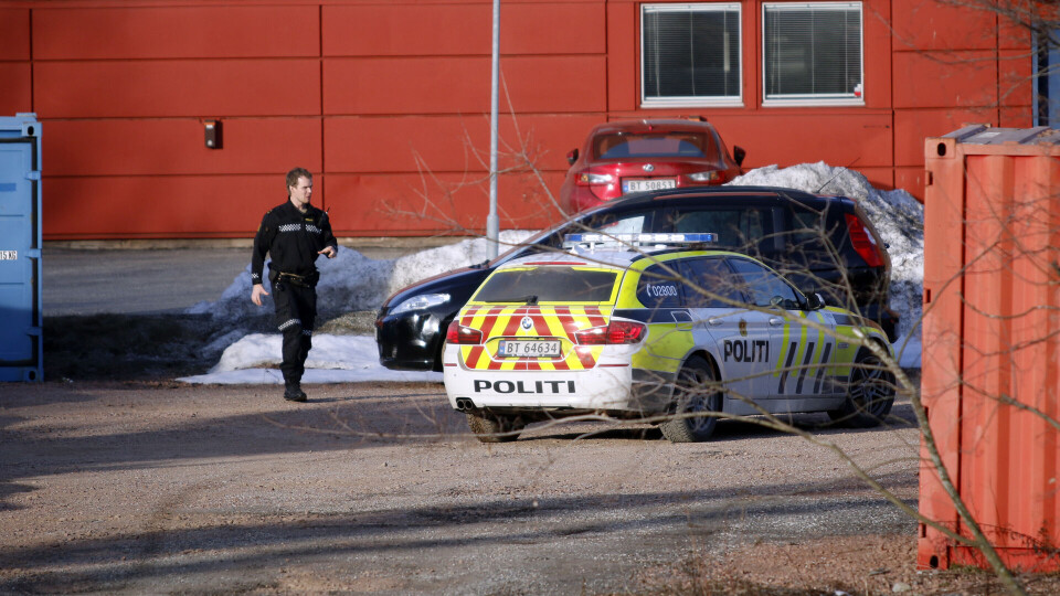 SØK: Politiet finkjemmet blant annet industriområdet på Høvik i Lier på jakt etter mannen.