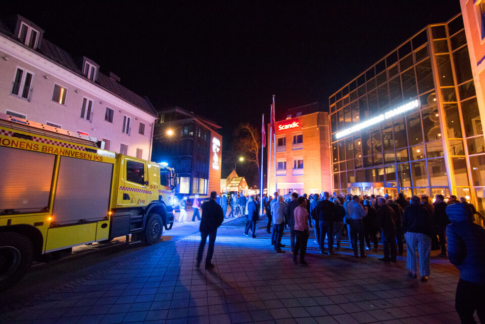 350 mennesker evakuert da brannalarmen gikk på Ambassadeur