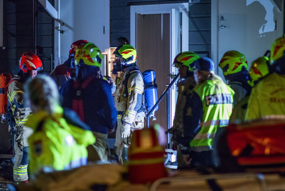 STORT OPPBUD: Brannvesenet, politiet og ambulansepersonell rykket mannsterke ut til Christoffer Knudsens gate på Landfalløya.