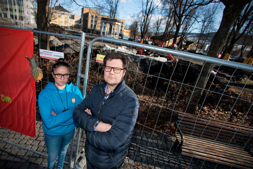 FIKK SJOKK: Prosjektleder for «Elvevill» Maria Voss, og prosjektleder for Eldreparken, Erik Udnæs, begge Drammen kommune. Begges planer går nå en høyst usikker fremtid i møte.
