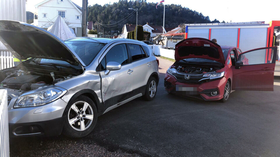 To biler involvert i kollisjon i Svelvik sentrum