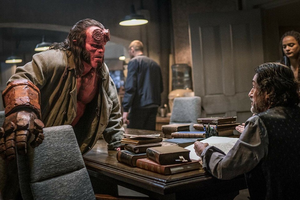 FORHANDLINGSSKY: Hellboy er lite glad i møtevirksomhet