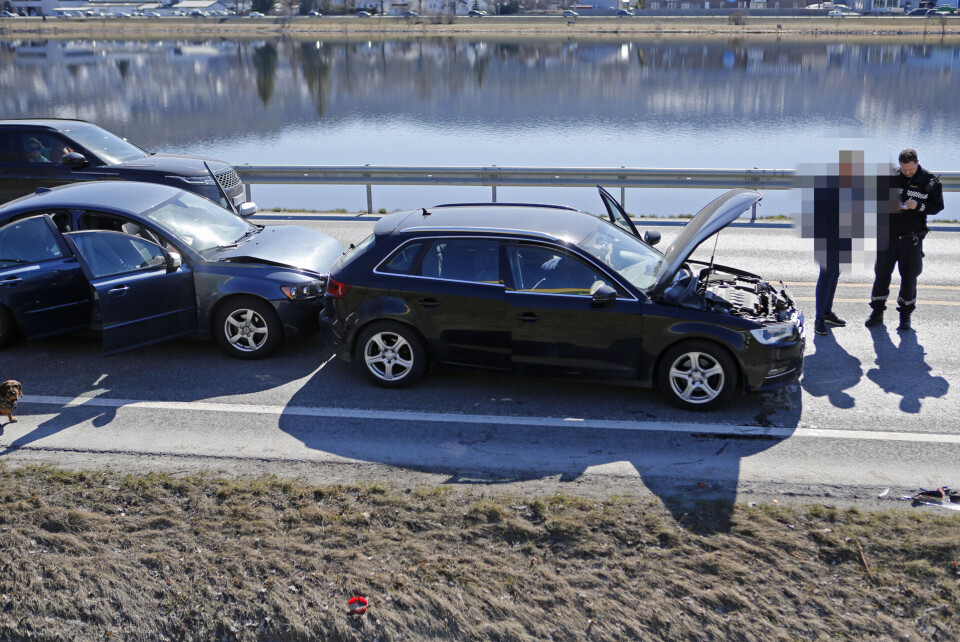 FV283: Flyvende kjøleskap traff bilen bak - så kom det enda en bil