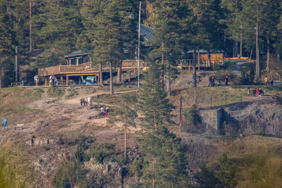 SOMMERKOS: Mange koste seg i åsen og på Spiralen i påsken, her fra 1. påskedag.