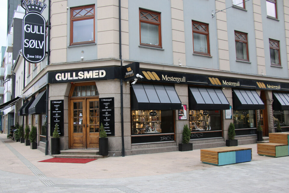 HISTORISK SUS: Gullsmedforretningen er en av de eldste i byen og ligger fortsatt i samme bygård som for 100 år siden.