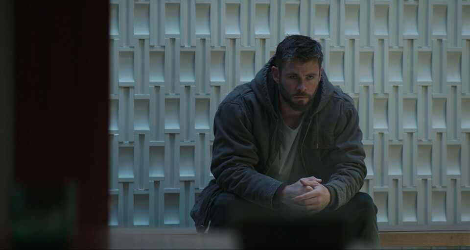 FORFALL: Thors (Chris Hemsworth) etterhvert voldsomme forfall som drukkenbolt og overvektig superhelt er i seg selv verdt inngangsbilletten