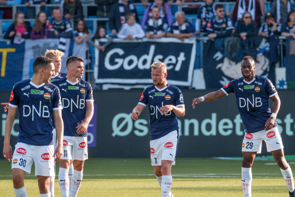 COMEBACK: Muhamed Keita fikk et innhopp på slutten av kampen etter comebacket i Strømsgodset. Her trøster han Herman Stengel etter tapet var et faktum.LES MER OM STRØMSGODSET HER