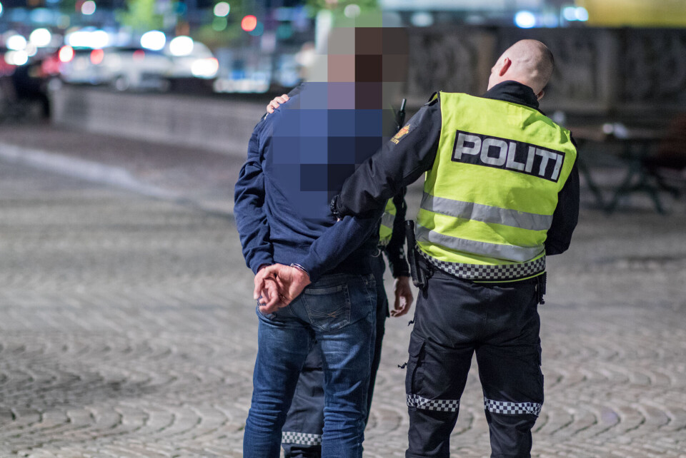 INNBRAGT: En mann havnet i klammeri på en nattklubb og ble påsatt håndjern.