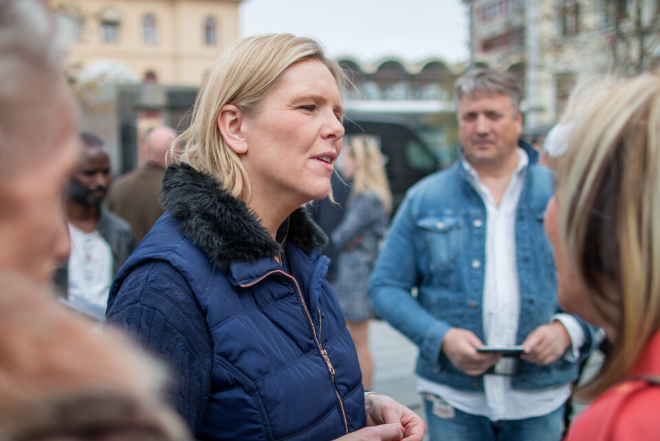 MØTTE VELGERNE: Sylvi Listhaug tok seg god tid til å snakke med drammenserne etter talen.