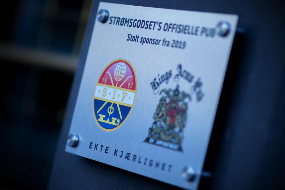 BEVISET: Skiltet er allerede på plass ved inngangen, om skulle være noen tvil!