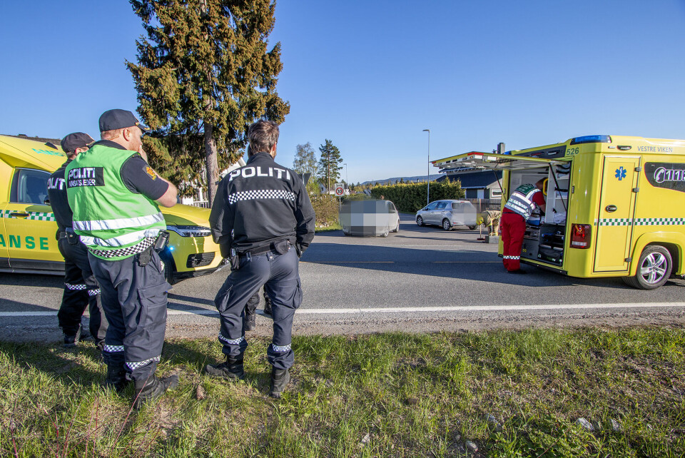 Bil mot motorsykkel på Konnerud: To personer til sykehus