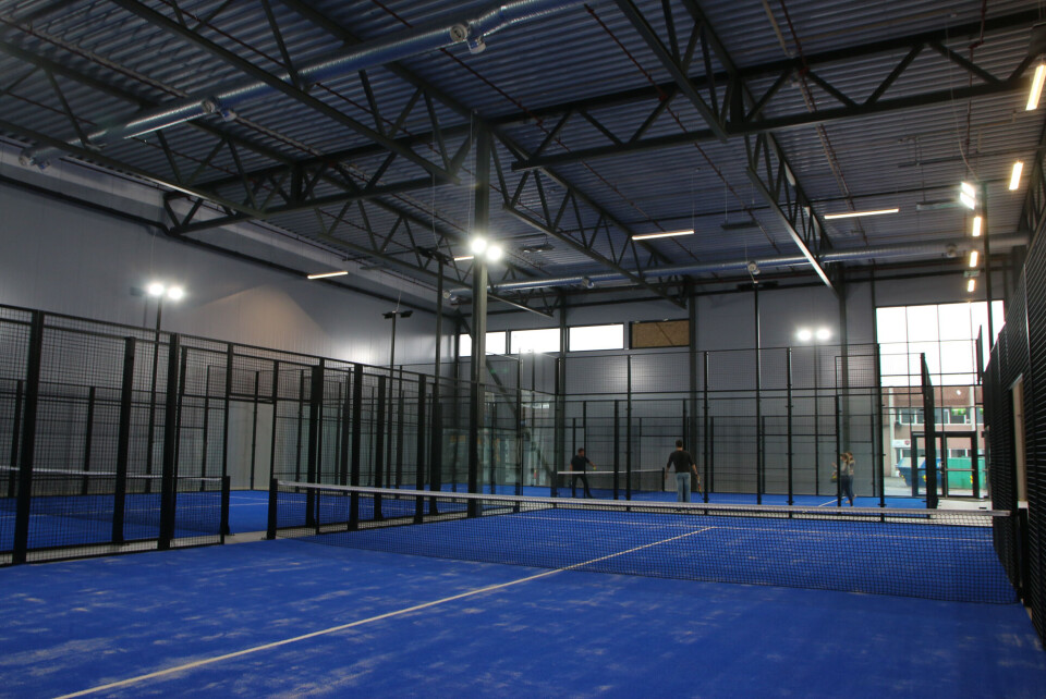 Sa opp jobben for å satse på padel-tennis i Drammen