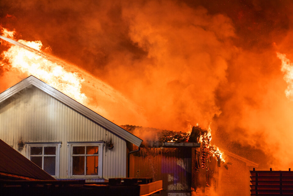 To personer omkom i storbrann på Lierstranda - flere hus totalskadd