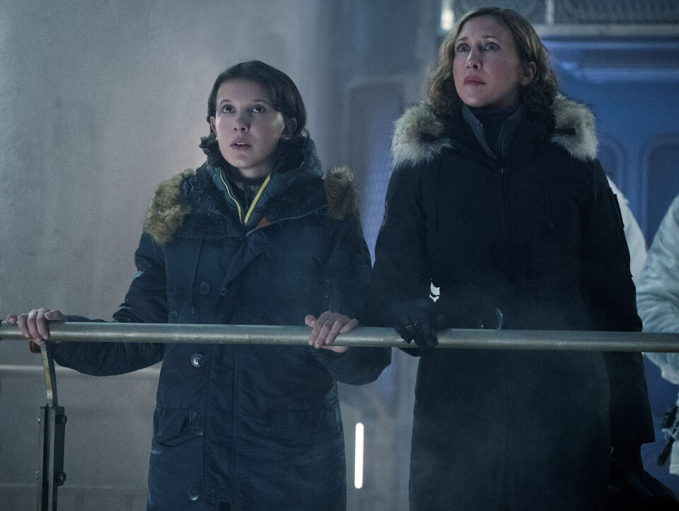 MOR OG DATTER: Millie Bobby Brown, kjent fra tv-serien «Strange Things» spiller datteren til den ustabile Dr. Emma Russell