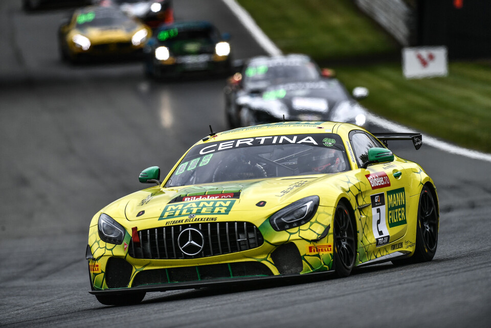 RASKE GUTTER: Marcus Påverud og Luci Trefz i Leipert Motorsports Mercedes AMG GT4.
