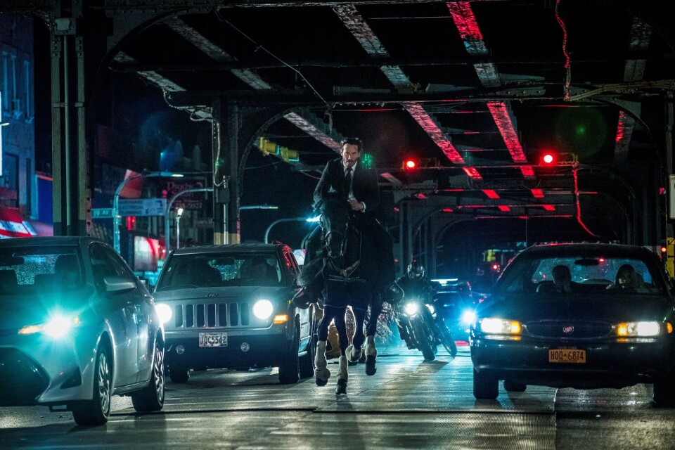 FLYKTER PÅ HEST: John Wick-trilogien glir fint inn i det øvre sjiktet av Keanu Reeves varierte merittliste, med utvalgte høydepunkter som «The Matrix», «Speed», «Point Break».