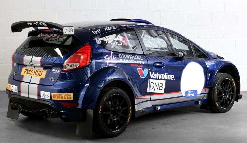 OGSÅ TIL SALGS: Grøndals 2013-modell Ford Fiesta R5 - nybygget i fjor.
