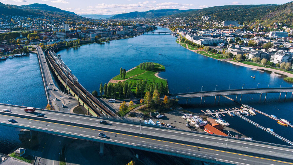 KNUTEPUNKT: Her, på Holmennokken, midt i Drammen viktigste trafikkknutepunkt, vil Høyre holde pressekonferanse tirsdag.