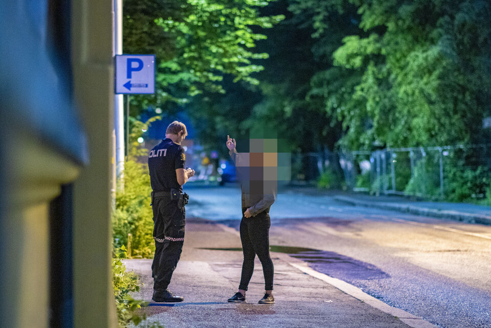VITNE: Politiet avhører det som formentlig er et vitne til noe av det som skjedde.