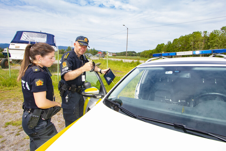 TOMMEL OPP: Her kan politiets innsatsleder konstatere at en av innbruddstyvene har blitt tatt.