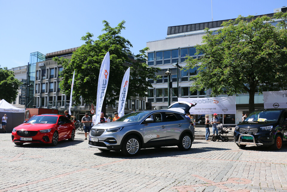 Med et reisegavekort på 10.000kr i potten fikk Mobile oppmerksomhet på torget. Riktig svar på fem spørsmål var det som skulle til for å vinne. Bilforhandleren hadde leid inn et hoppeslott til de minste for anledningen, og spanderte tur med Tøffetoget for alle barn. I tillegg ble det en tur med den nye Opel Combo som lokomotiv.