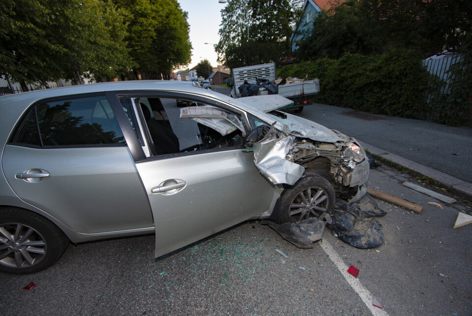 TVERS GJENNOM: Hadde det sittet en person her hadde det trolig gått ille.