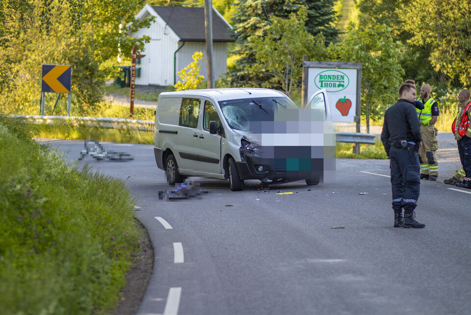 STORE SKADER: Også bilen fikk omfattende skader i sammenstøtet.