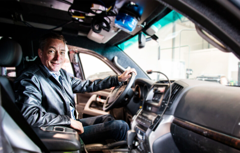 BILINTERESSERT: Frank Bakke-Jensen forteller at han skulle ønske han kunne eie en ombygd Landcruiser. Men kona setter kjepper i hjulene.