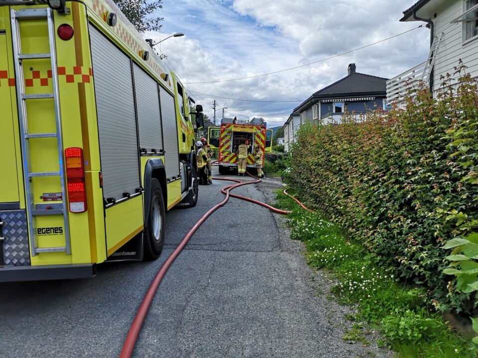 De som befant seg i huset ble evakuert, og skal ifølge politiet ikke ha kommet til skade.