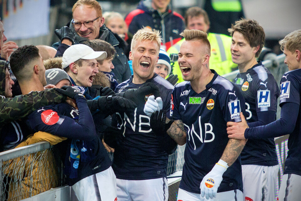 PUBLIKUMSYNDLING: Pedersen slik vi husker han best, med målfeiring foran Godsetunionen - her fra sesongavslutningen mot Brann i 2017.