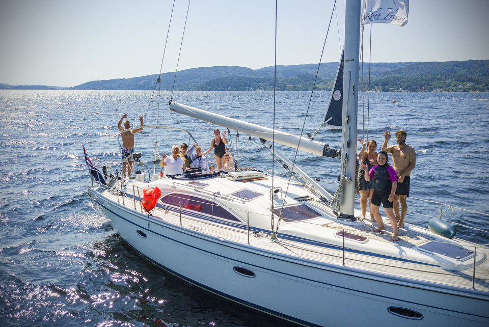 HYGGE PÅ FJORDEN: Hver dag i ti uker, er ti gjester med «M/S Sommerferie» på Drammensfjorden.