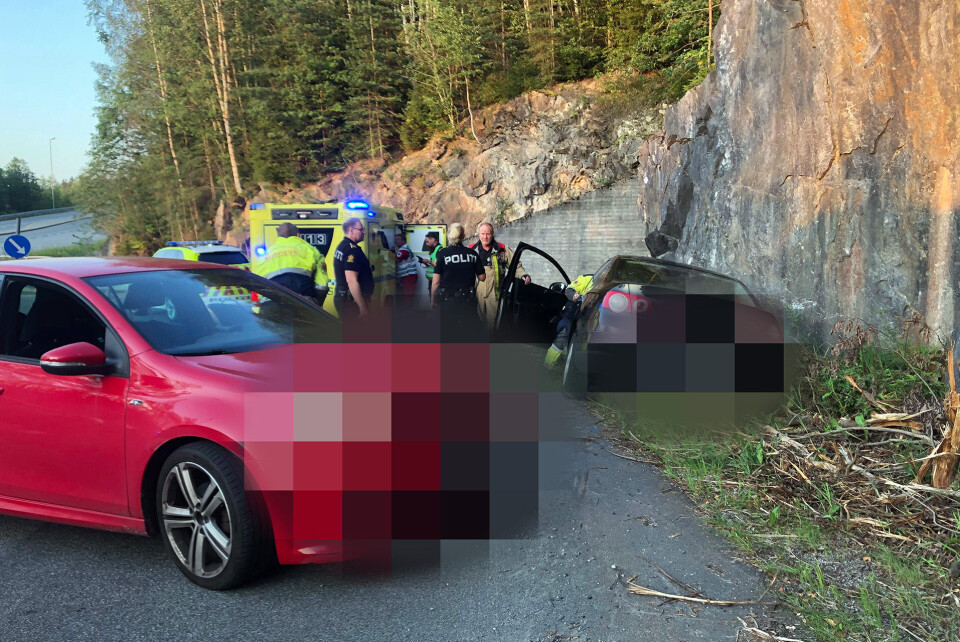 Bil kjørte i fjellvegg - mann fraktet til sykehus
