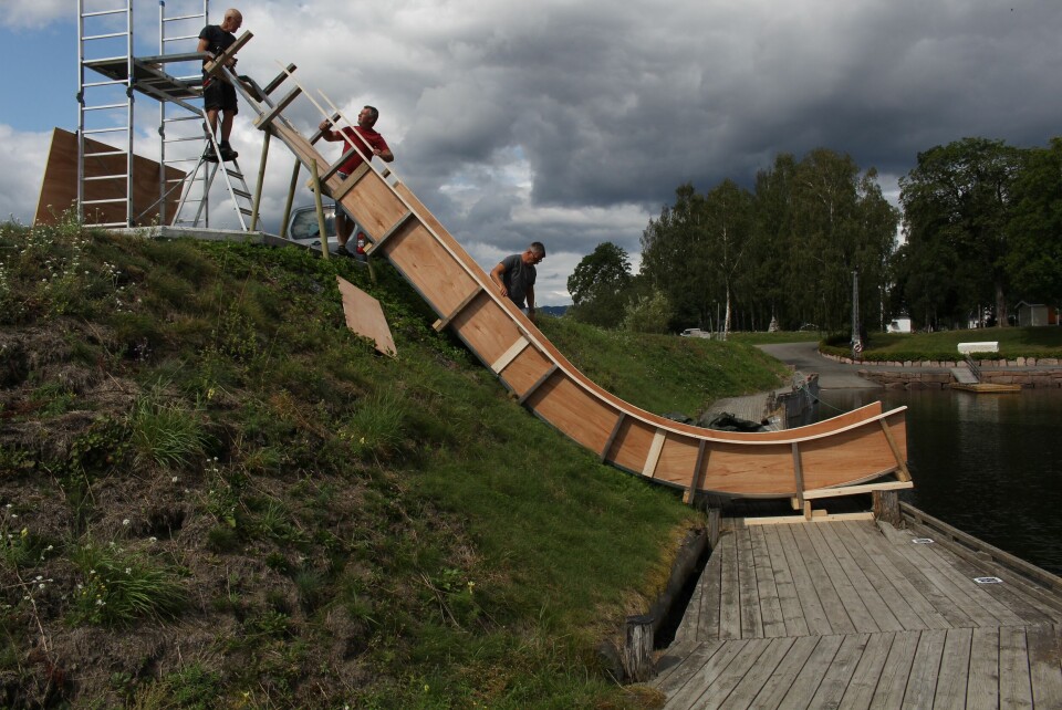 VANNSKLIA: Vannsklia ser ikke så ille ut på bilder, men her er det bratt og glatt og svevene blir garantert luftige. Dette håper arrangøren blir en attraksjon i mange år framover.