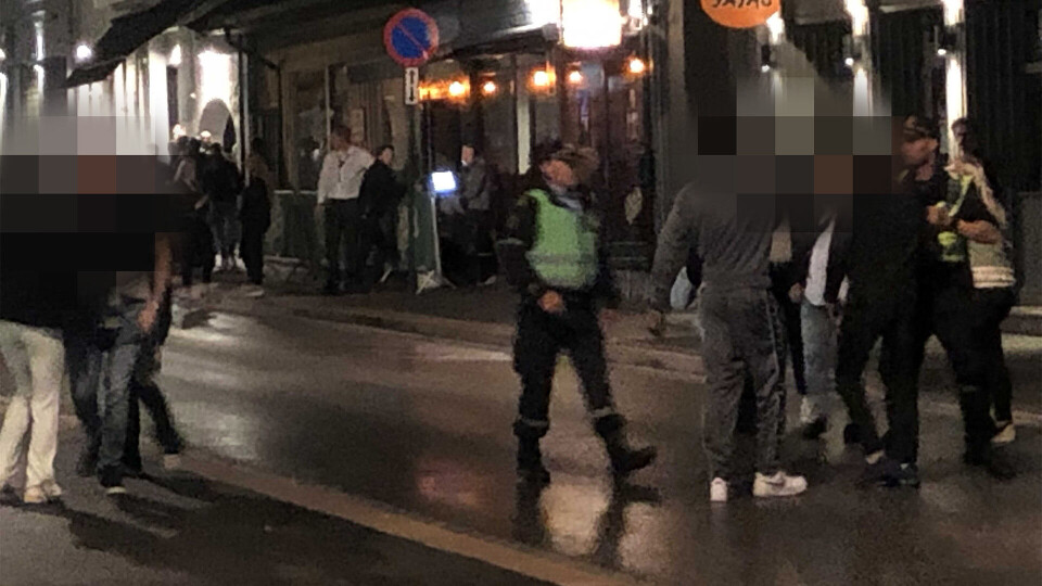 KNUFFING: Tilløp til amper stemning og håndgemeng i Engene, her var politiet raskt på pletten og fikk roet situasjonen.