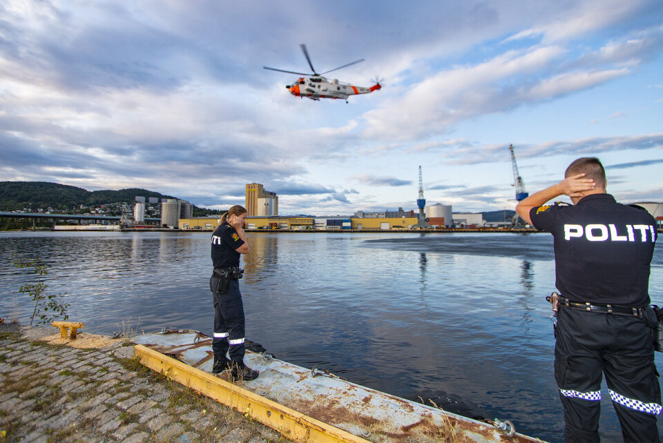 SEAKING: Luftforsvaret bistod med helikoptersøk over havnebassenget. (FOTO: ALEXANDER JANSEN / DRM24)