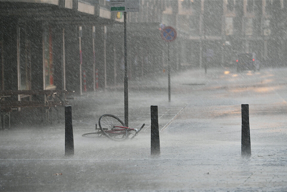 BØTTE NED: Hele 30 mm regn kan komme bare løpet av lørdag, spår vakthavende meteorolog Kristin Seter.