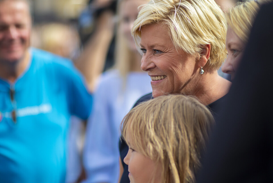 SELFIE: Mange ville ha en bit av Siv Jensen på Bragernes Torg.