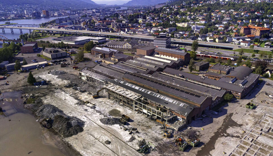 ABB-bygget er borte og sanering går etter planen. Senhøstes starter graving for grunnarbeidene.