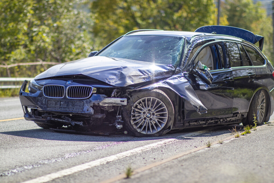 VRAK: Slik så BMW-en ut etter møtet med fjellveggen.