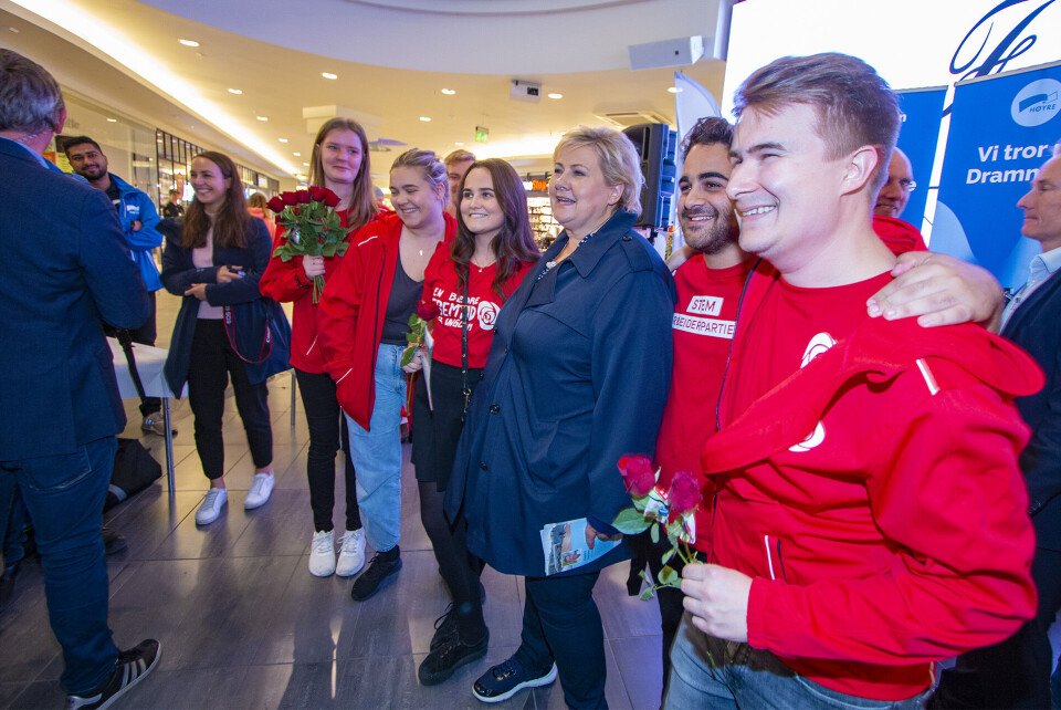 ARBEIDERPARTI-SELFIE: Gjengen fra Drammen Ap kunne heller ikke dy seg, og måtte ha en selfie med erkerivalen.