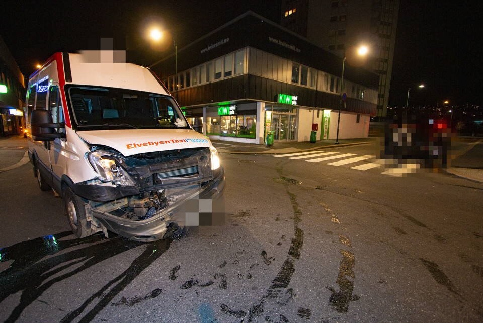 Taxi brøt vikeplikten - kolliderte