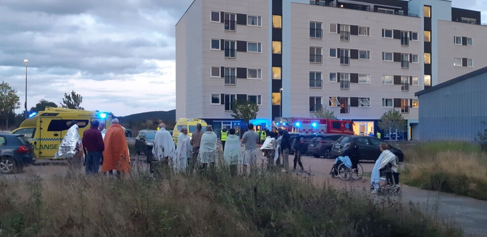 Etter hva DRM24 erfarer er det andre gang i år at det er branntilløp i blokken. Omfanget eller omstendighetene rundt brannen er foreløpig uavklart, men like før 19.30 melder politiet at brannen er slukket.