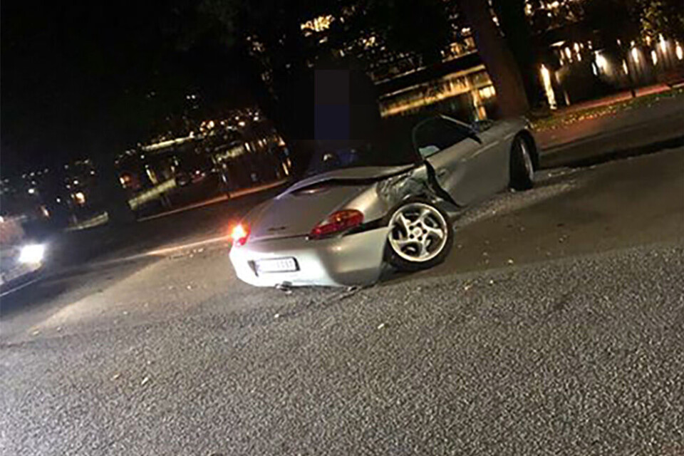 FOTO: LESERBILDENeste sjåfør ut var var en beruset mann som havnet i grøfta i Jungerveien i Vestfossen. Med seg i bilen hadde han to passasjerer.