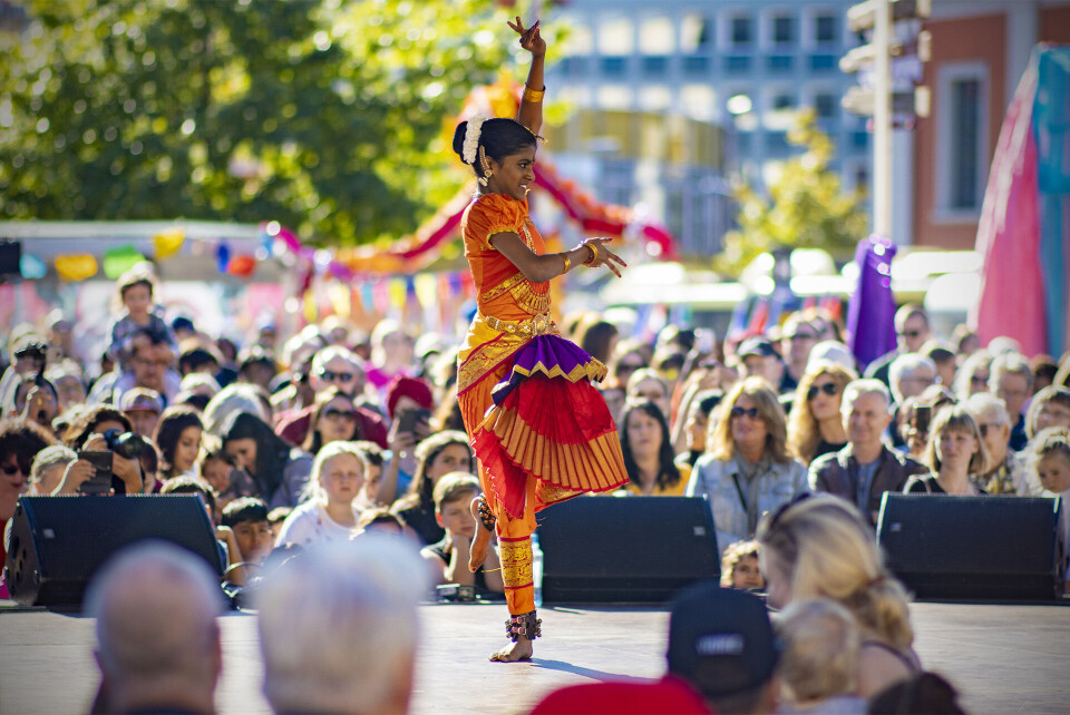 PUBLIKUMSFAVORITT: Sabthana Manivannan (14) fra Drammen har blitt en gjenganger på scenen og er et populært trekkplaster med sin tamilske dans.