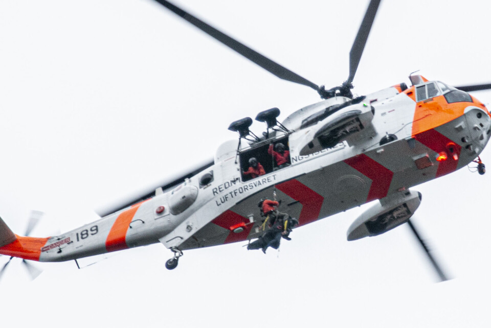 Paraglider-ulykke i Solbergåsen - heist opp av Seaking-helikopter